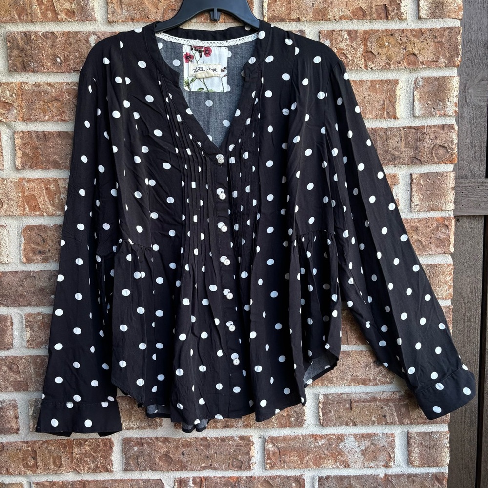 Lilis closet Black white polka dot long sleeve button blouse